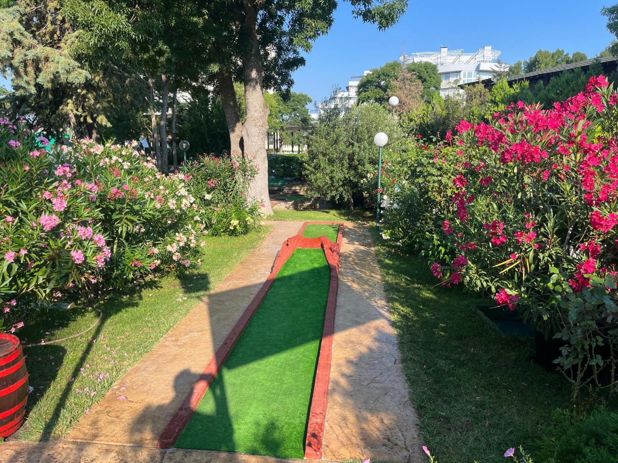 Oleander House And Tennis Club