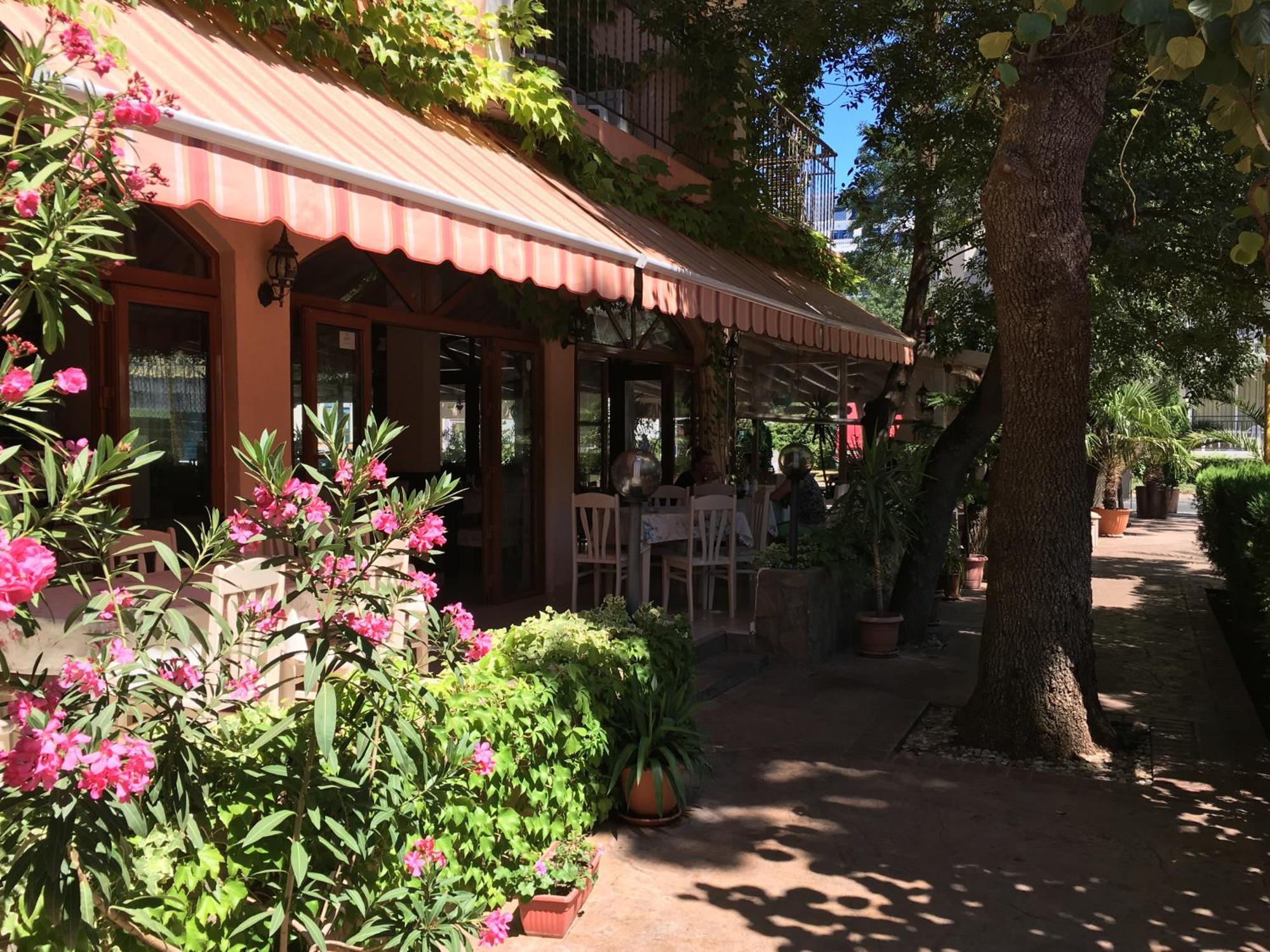 Hotel Oleander House And Tennis Club 3*