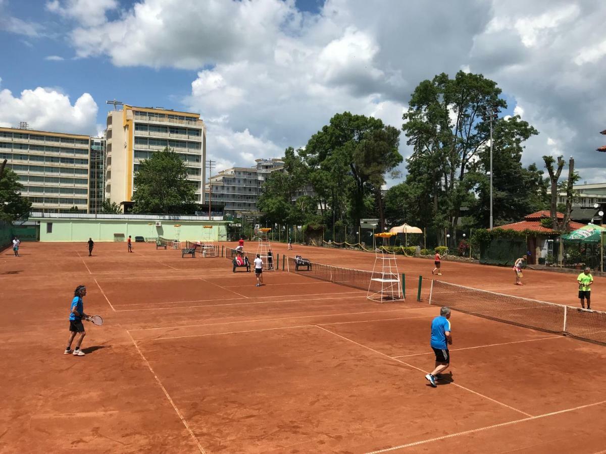 Oleander House And Tennis Club
